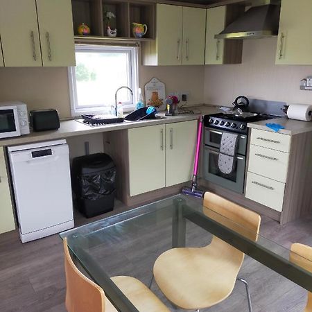 Slieve Croob Cosy Caravan Finnis Exterior foto