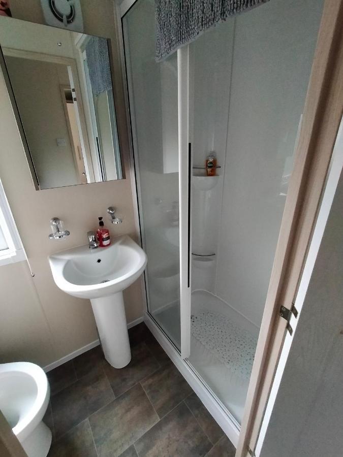 Slieve Croob Cosy Caravan Finnis Exterior foto